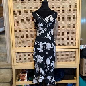 Express Woman’s Floral black And White  Dress Size 1/2